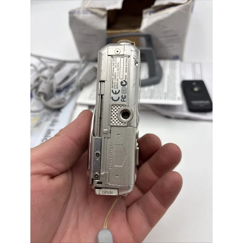Olympus Stylus 300 Digital Camera 3.2MP Silver 3x Zoom TESTED No Battery